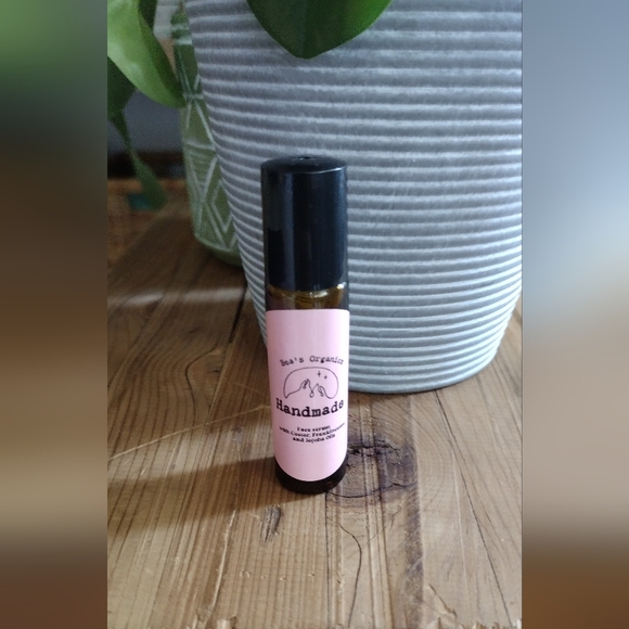 🌿Amazing Organic Facial Serum 0.5oz bottle with face roller - Picture 4 of 4